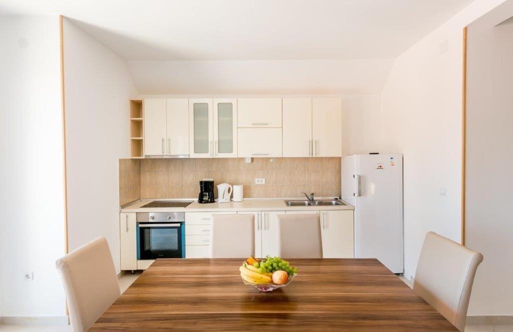 Apartments Lille Herceg Novi Ngoại thất bức ảnh