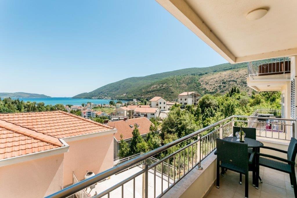 Apartments Lille Herceg Novi Ngoại thất bức ảnh